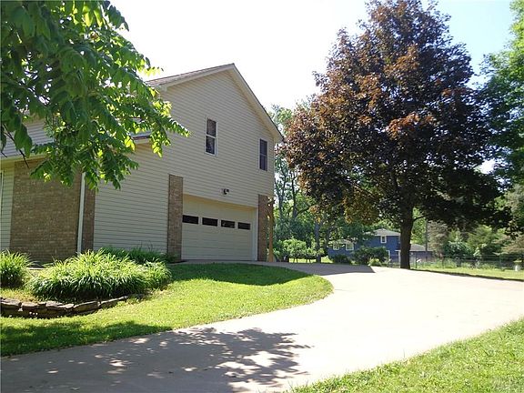 4th image of 27 Hiawatha Trl