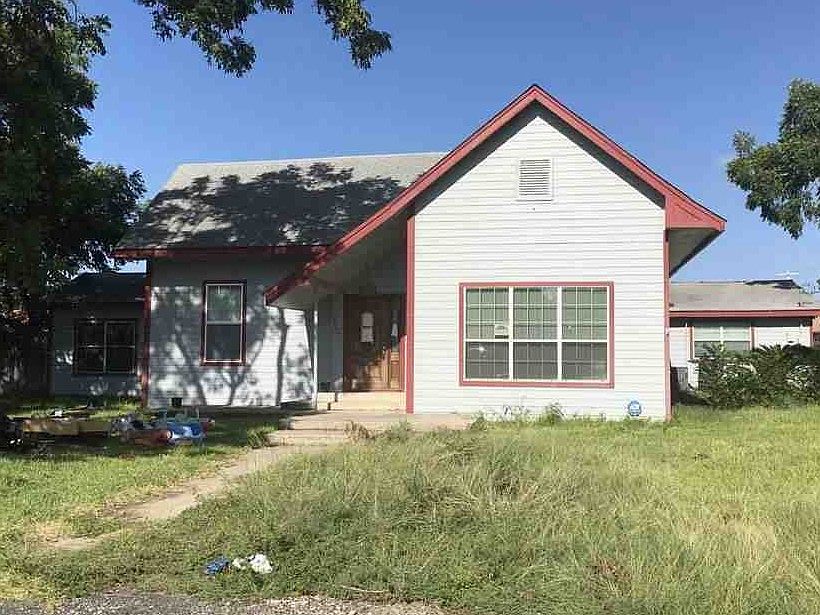1st image of 205 S San Antonio St