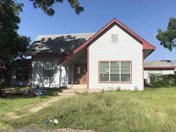 205 S San Antonio St, Sabinal, TX 78881