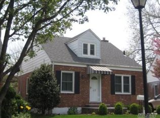 49 Park Cir, New Hyde Park, NY