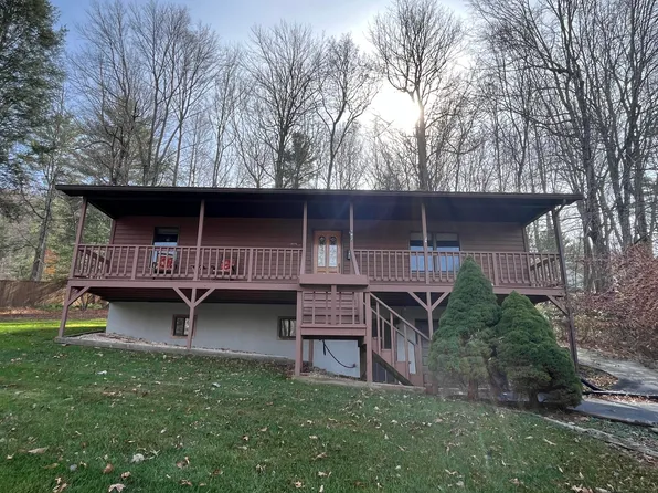 702 Hemlock St, Mountain City, TN 37683