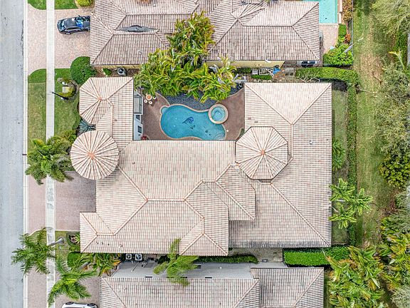 5th image of 17550 Circle Pond Court