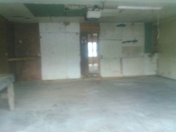 4th image of 411 Park St
