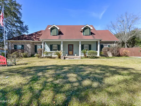 103 9th St, Bay Saint Louis, MS 39520