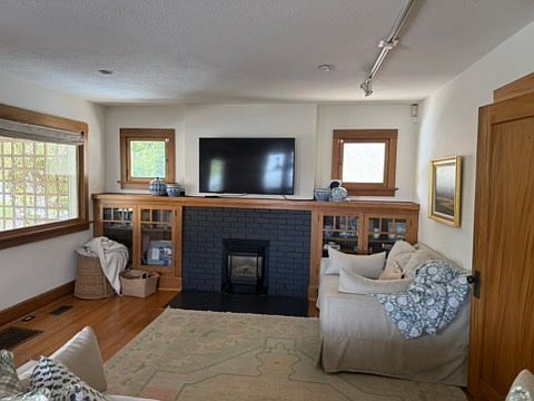 5th image of 1372 E Thornton Ave