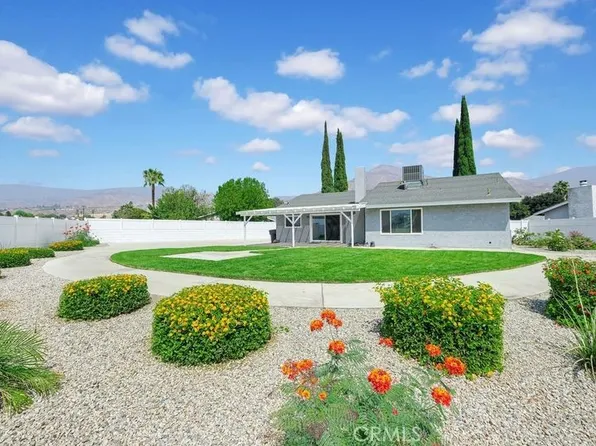 2735 28th St, Highland, CA 92346