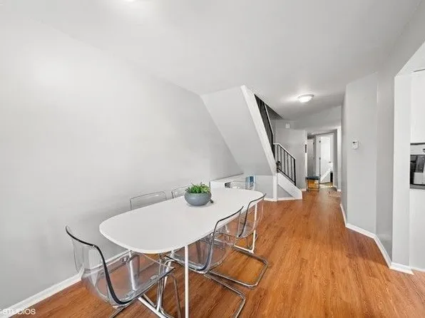 839 N Center St, Naperville, IL 60563