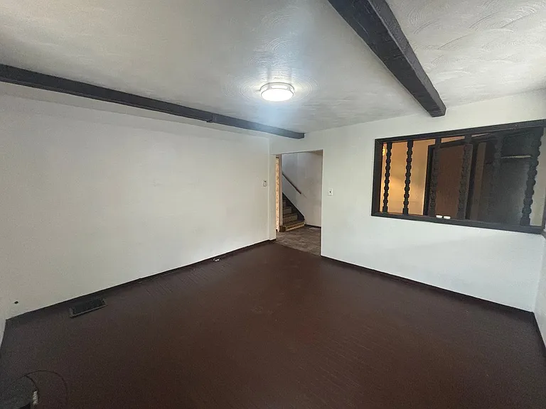 434 Katherine St — Photo 5