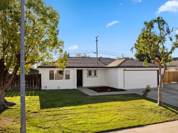 3298 Claremont Ave, Clovis, CA 93611