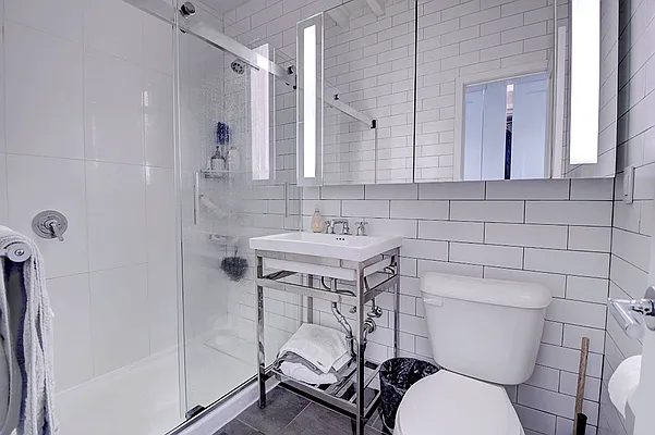 Rented by Urbane Brokerage | media 18