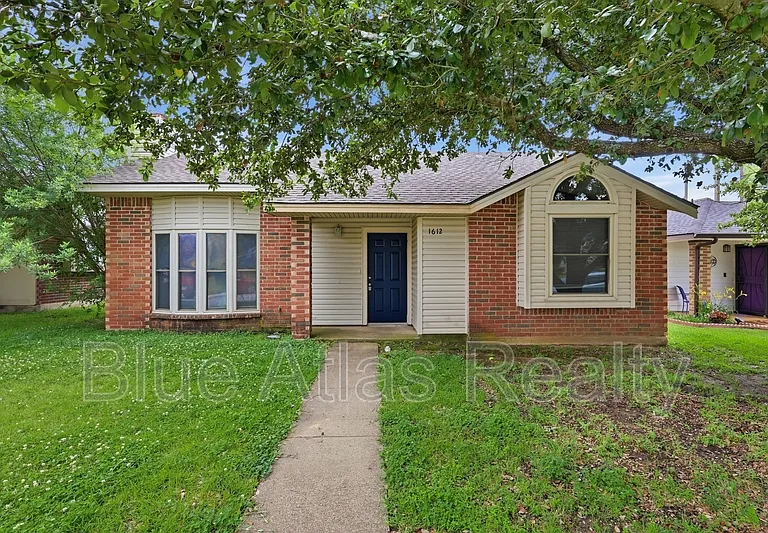 1612 Hunterwood Dr — Photo 1