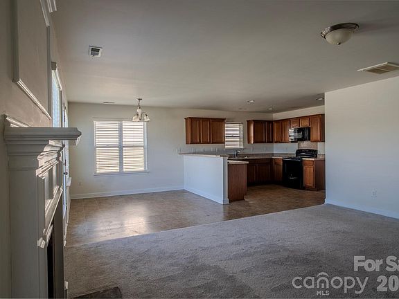 4th image of 3244 Oulten St SW