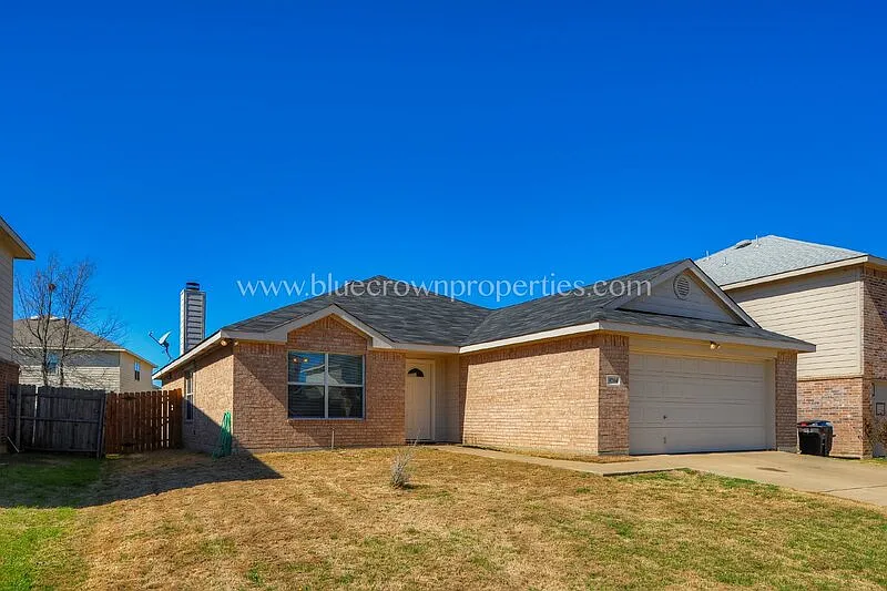 3 bed, 2.0 bath, 1637 sqft, $1,800 — Photo 4