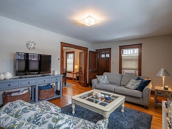 4th image of 11 Pine Hill Avenue