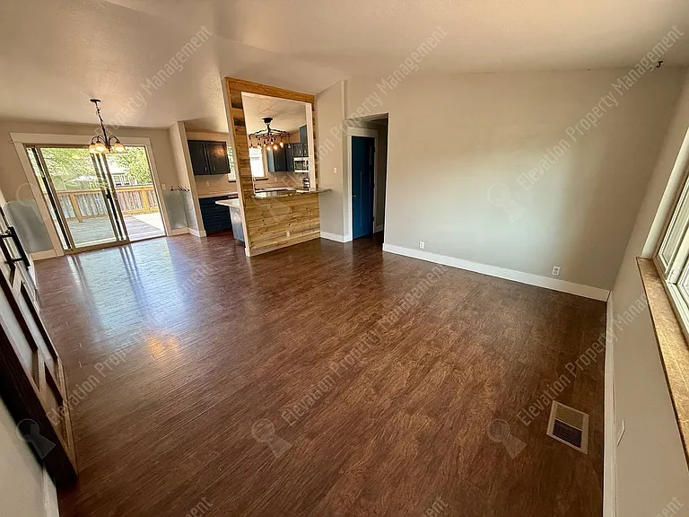 2136 NE Wells Acres Rd — Photo 4