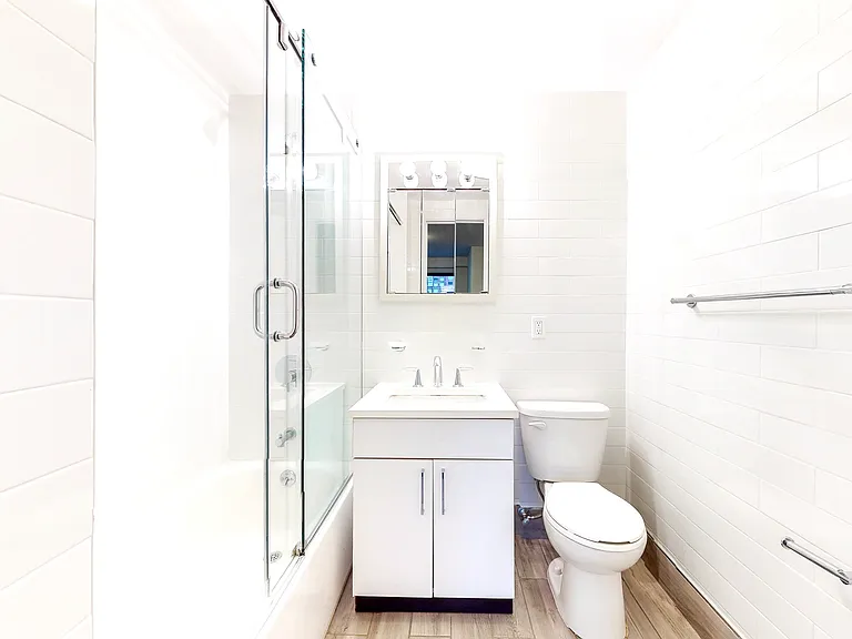 240 E 82nd St #20F — Photo 3