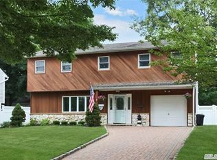 13 Bona Ct, Huntington Station, NY 11746