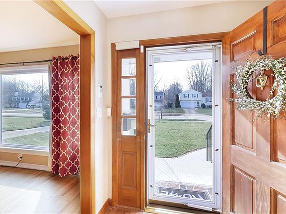 3rd image of 23568 Stoneybrook Dr