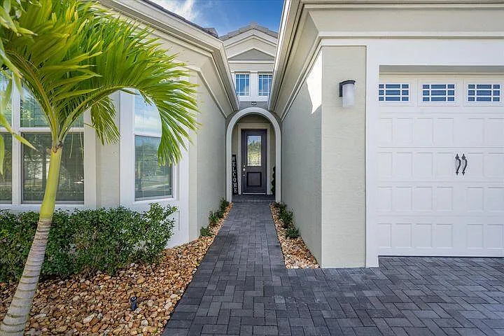 Building Photo - 15557 Goldfinch Cir