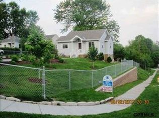 6221 S 33rd Ave, Omaha, NE 68107