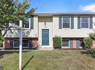 1337 Cedarwood Dr, Hagerstown, MD 21742