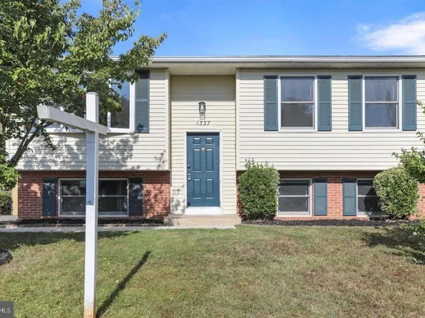 1337 Cedarwood Dr, Hagerstown, MD 21742