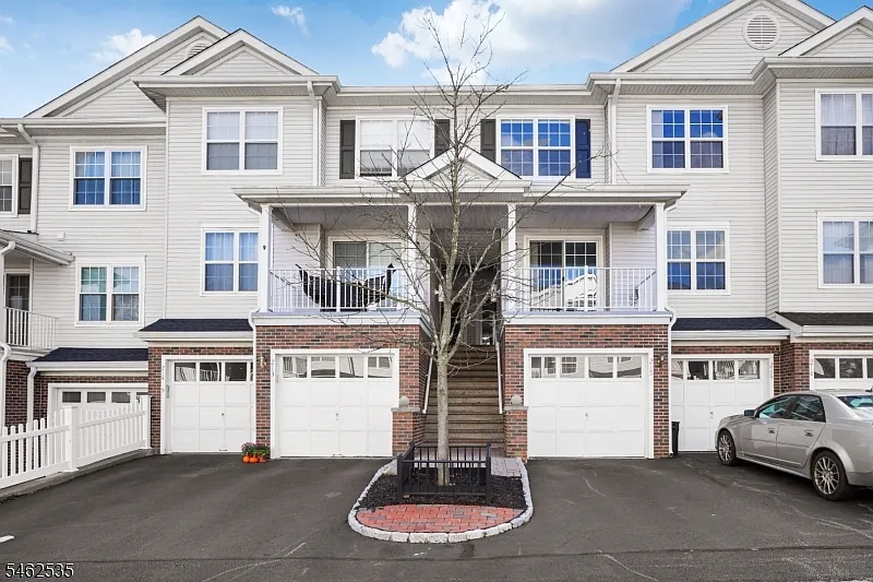2 bed, 1.5 bath, $2,900 — Photo 1