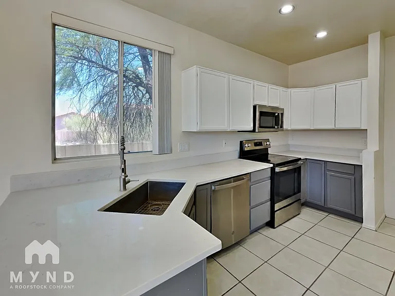 3434 W Desert Bend Loop — Photo 10