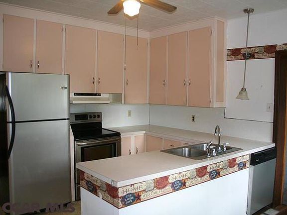 3rd image of 116 E Linn St