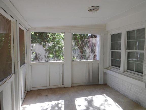 3rd image of 1009 NE 17th St
