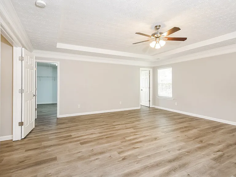 2110 Valley Creek Dr — Photo 9