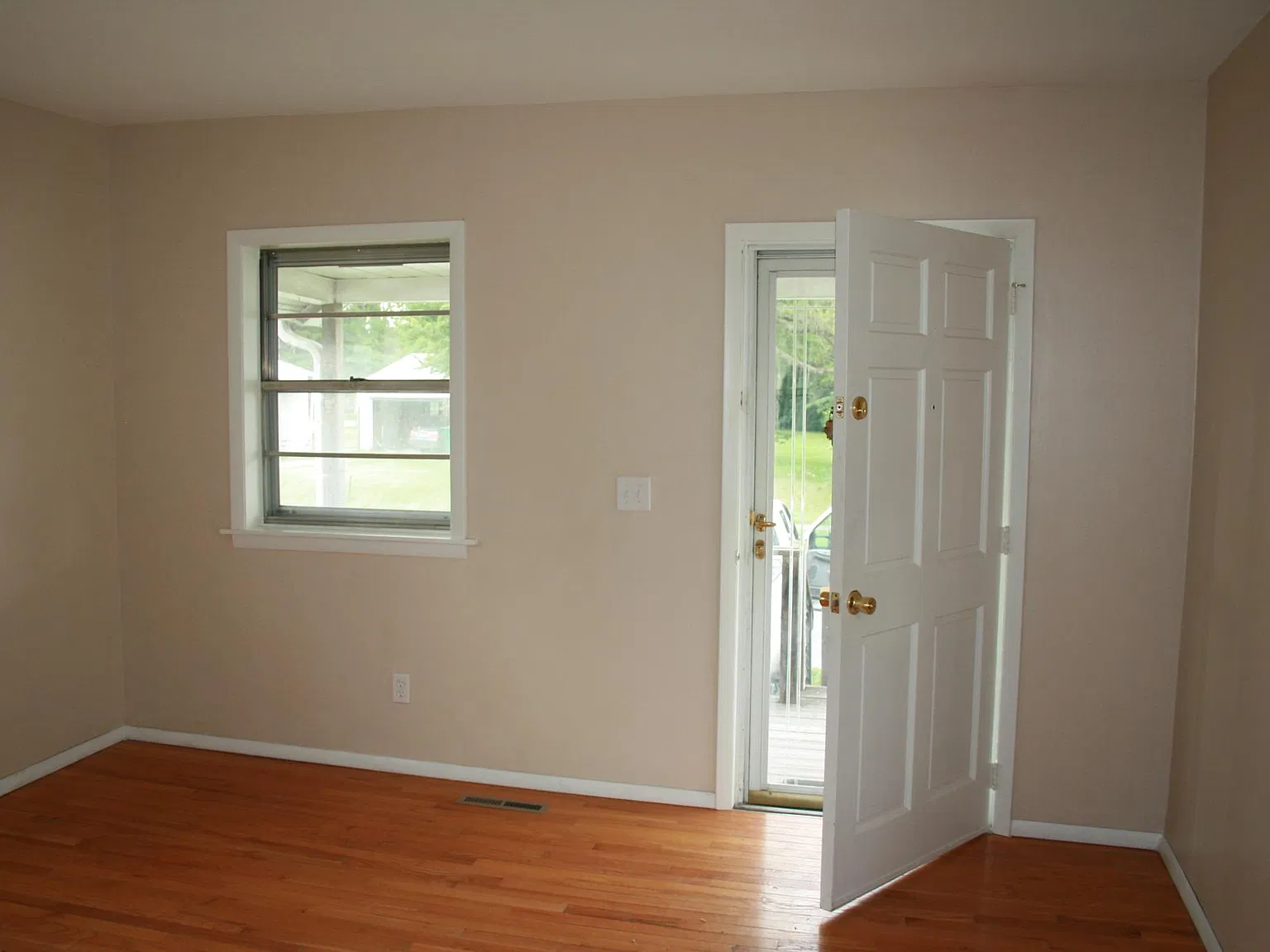 1 bed, $895 — Photo 2