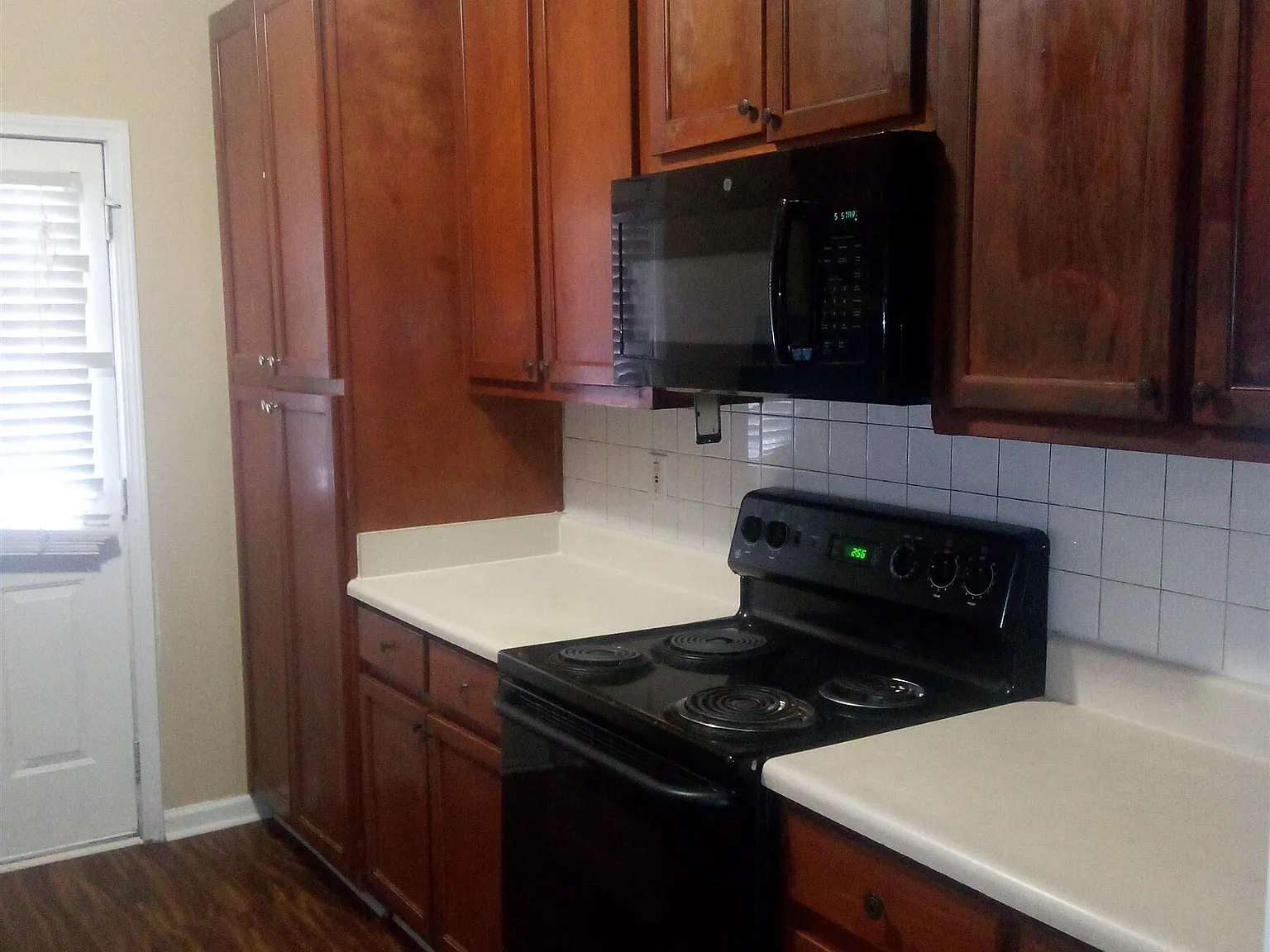 3 bed, 2.5 bath, 1530 sqft, $1,250 — Photo 3