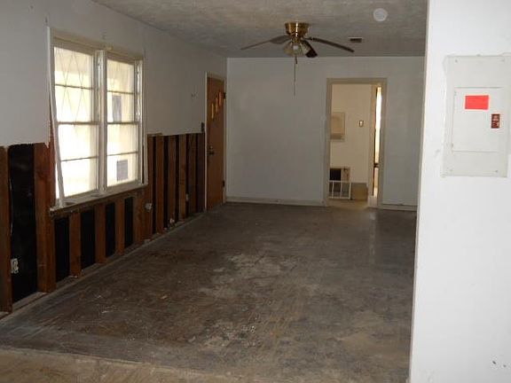 2nd image of 807 S Van Buren St