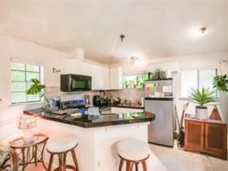 2400 Thornton Rd — Photo 2