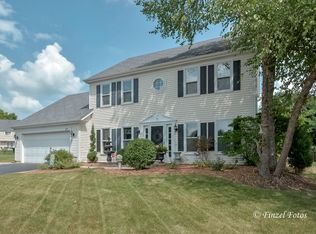 10 Rodeo Cir, Cary, IL 60013