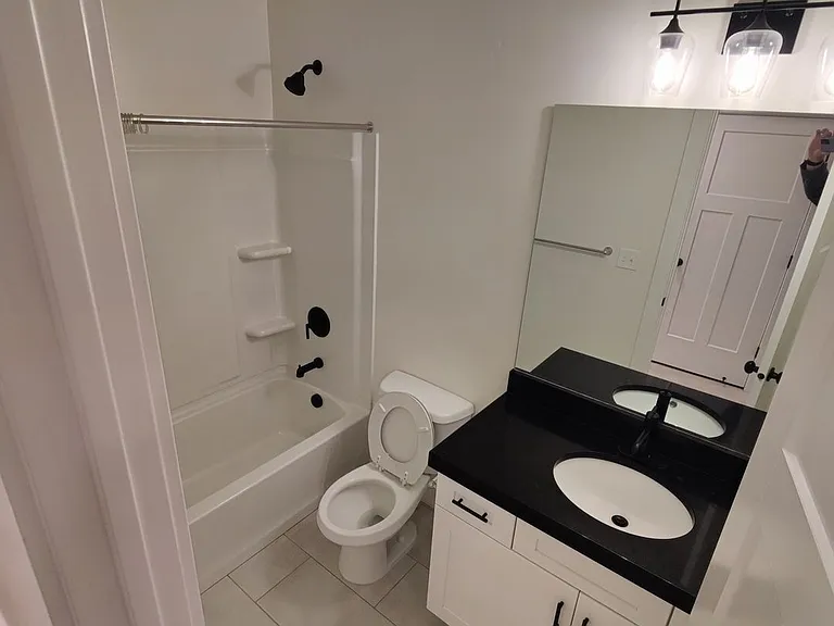 682 E Benbrook Ln — Photo 12