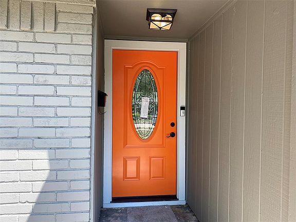 3rd image of 346 Hawthorne Ln