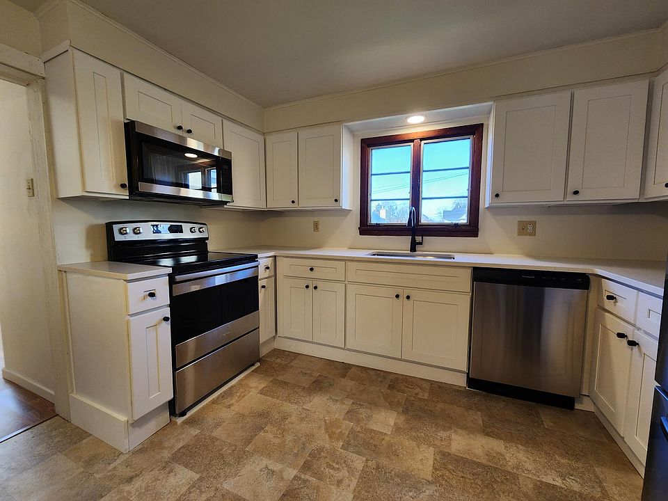 Kitchen - New cabinets and appliances