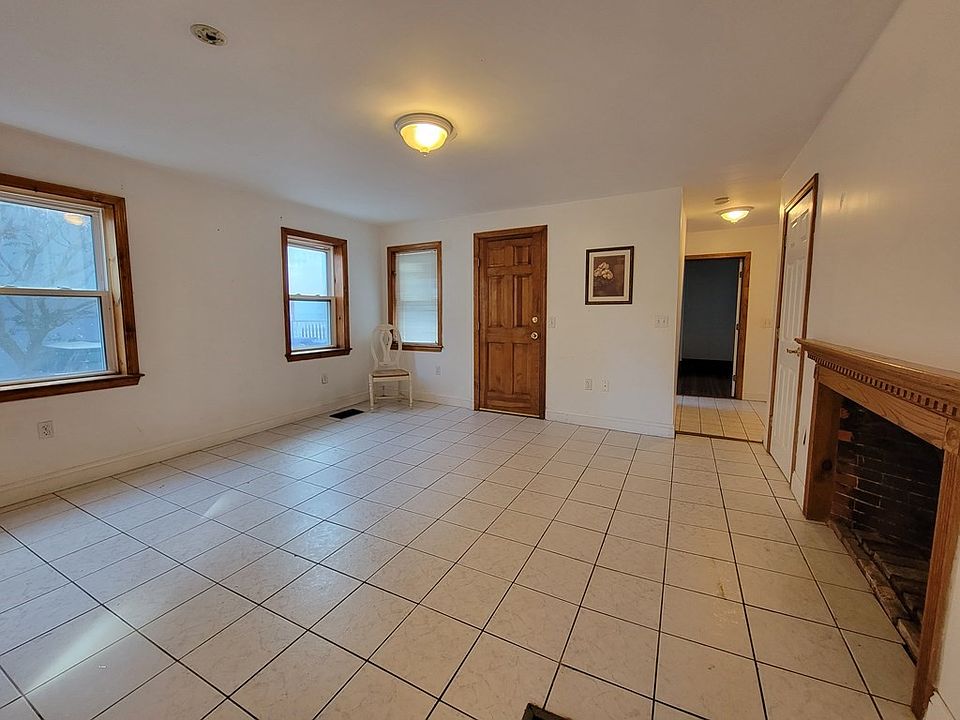 8 Curtis St Salem MA Zillow