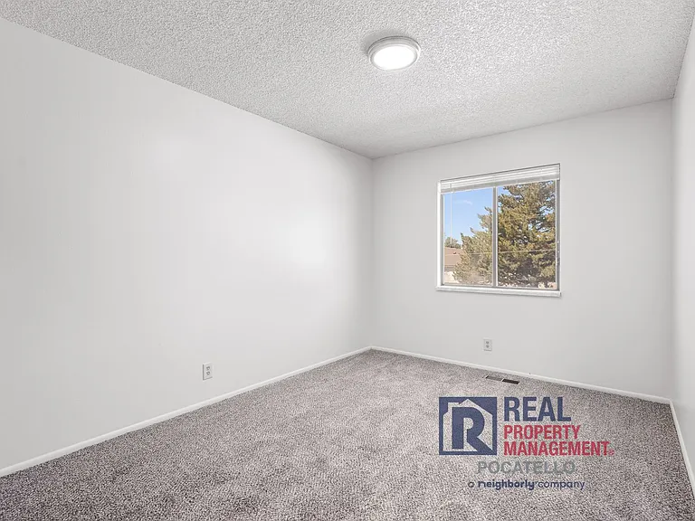 1117 Booth Dr — Photo 16