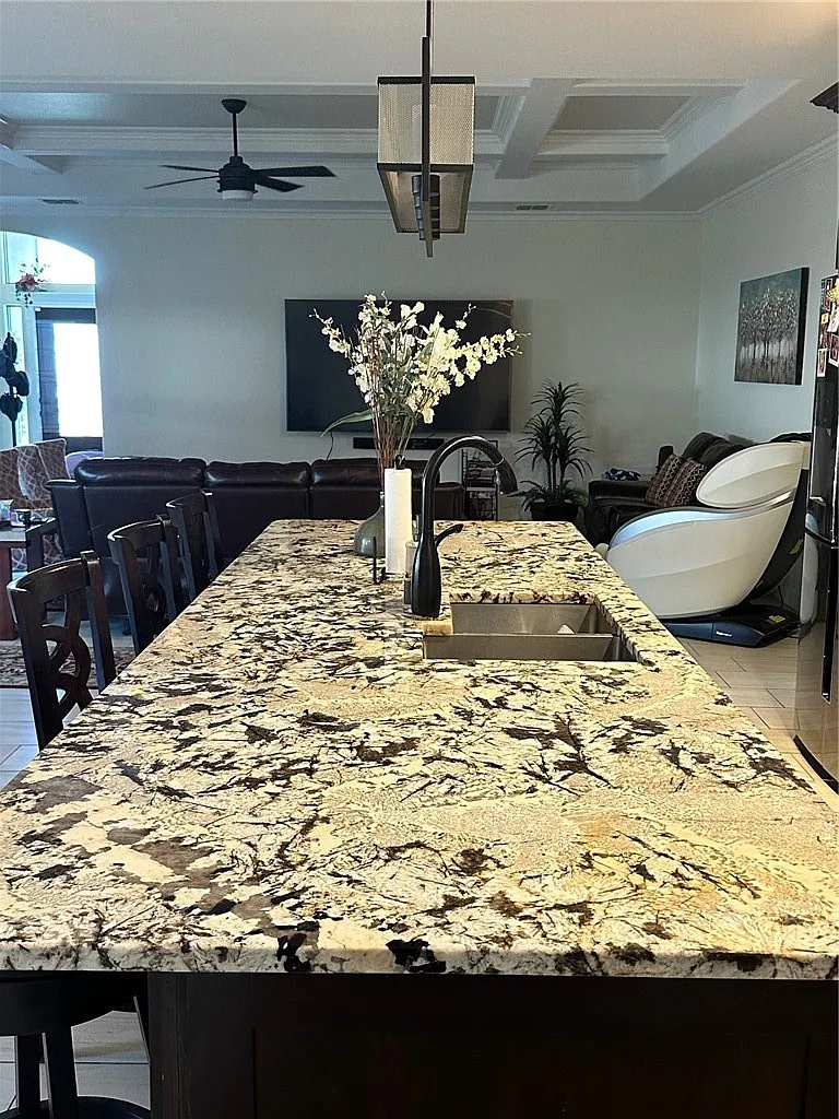 4 bed, 2.0 bath, 2026 sqft, $2,650 — Photo 3