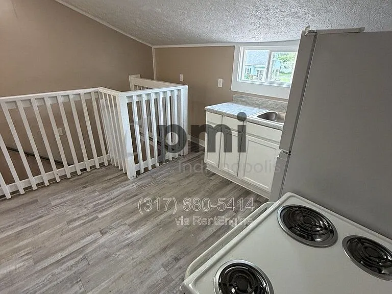 1023 E 8th St #3 — Photo 5