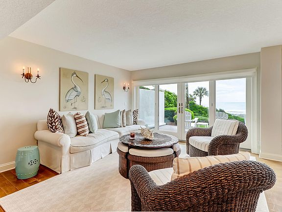 5th image of 1027 Captains Court Dr