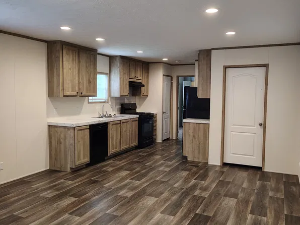 225 E Rhondda Ave, Andover, KS 67002