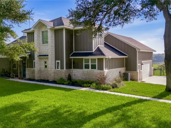 944 Westlake Trl, Victoria, TX 77905