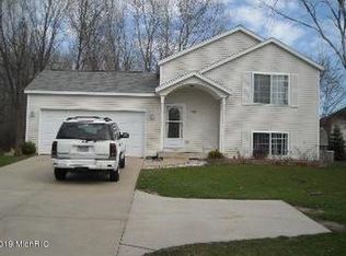 1935 32nd St SE, Grand Rapids, MI 49508
