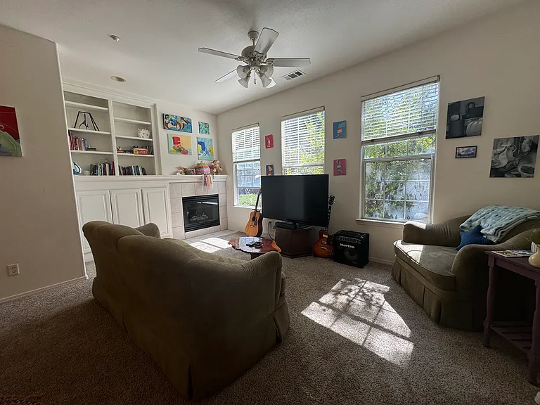 2874 Victoria Ave — Photo 3