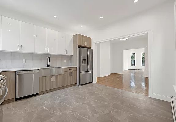 4th image of 102 Essex St