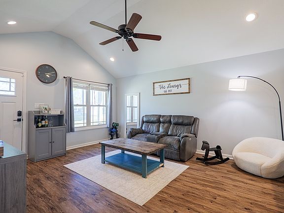 4th image of 1506 San Bernardino Way